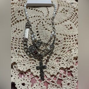 Boutique by BKE Silver and White Cross Pendant Necklace 15” New